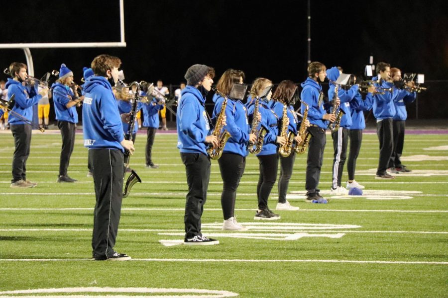 The+Wahlert+marching+band+performs+at+a+football+game.+The+virtual+concert+will+include+songs+from+their+fall+season.