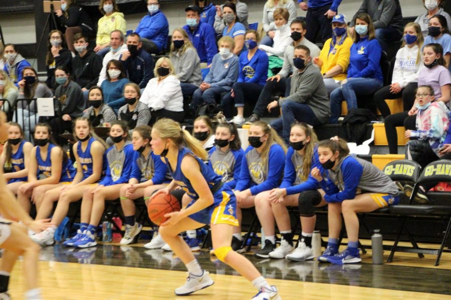 ON THE MOVE
Ana Chandlee, 21, looks for an open teammate as the Wahlert bench watches. Chandlee, along with Emma Donovan, chipped in 14 points to lead all scorers.