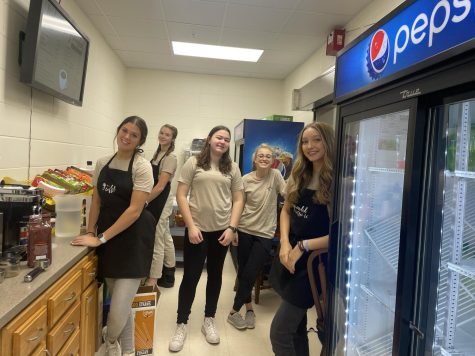 THE BARISTAS BEHIND IT ALL
Izzy Ungs, 23, Josie Wolbers, 24, Olivia Hilby, 25, Kylie Schimidt, 23, and Olivia Hill, 25, help keep Grounded running. Recently, the student-run business Espresso drinks, smoothies, and holiday drinks. The beverages are available Monday and Wednesday mornings. 
